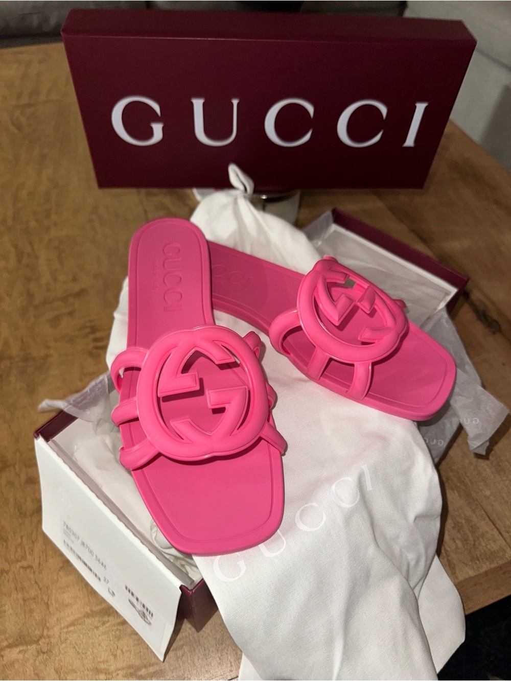 100% Gucci Pink Rubber GG Slide Sandals - Picture 1 of 8